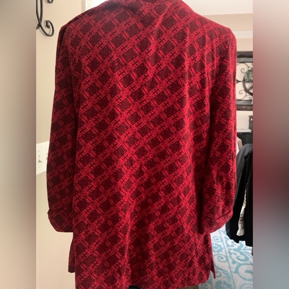Liz Claiborne Medium Elegant Red Patterned Top P2P 22-24 - Picture 4 of 4